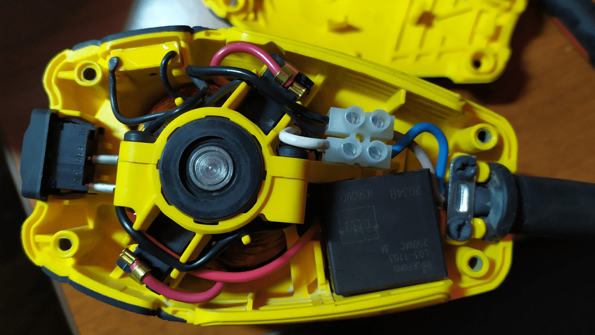 Электронная начинка шлифмашины DeWalt DWE6423.
